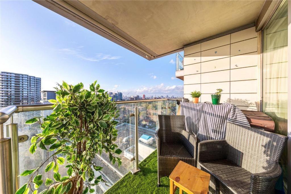 Two Bedroom Apartment - London Excel Stays Esterno foto